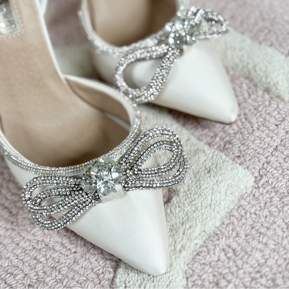 🥚 IVORY BRIDAL RHINESTONE SPARKLY GEM BOW ANKLE STRAP SATIN POINTED TOE HEELS - Picture 5 of 7